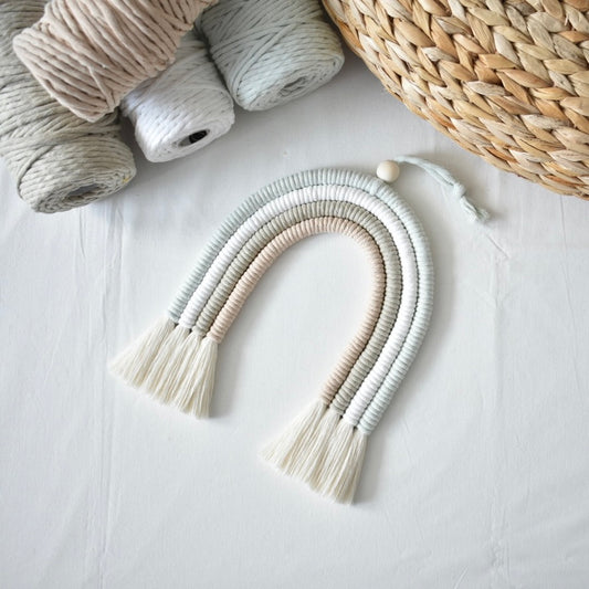 Mini makramé szivárvány – natúr olíva