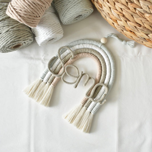 Egyedi névre szóló makramé szivárvány – mini