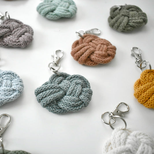 Felhős makramé kulcstartó