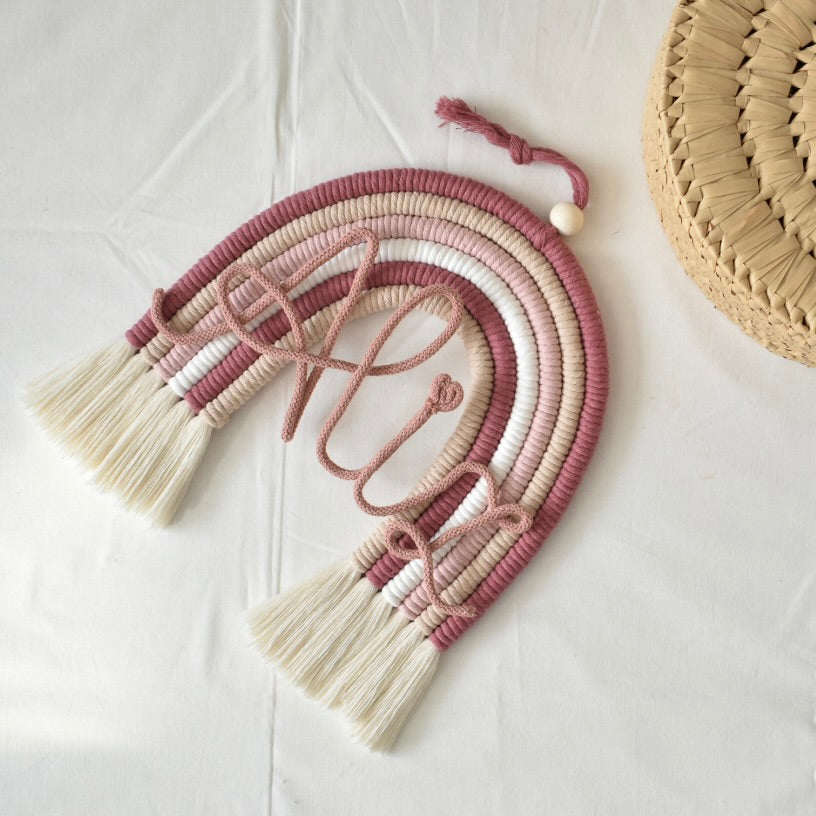 Midi névre szóló makramé szivárvány – púder rózsaszín