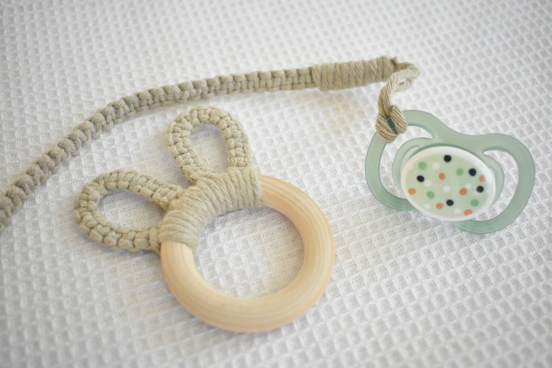 Makramé cumilánc és rágóka Szett